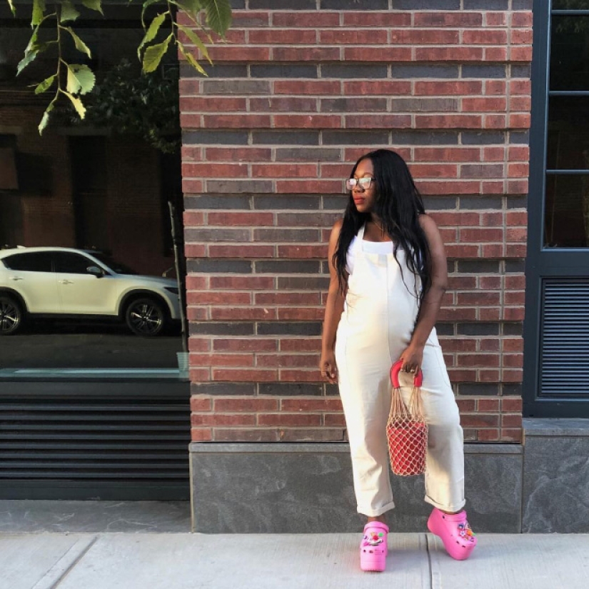 These designer crocs on the platform are disassembled for $ 850! These designer crocs on the platform are disassembled for $ 850!