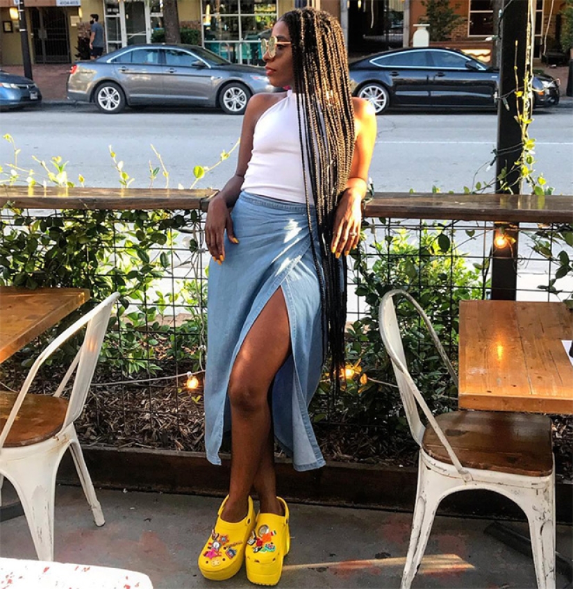 These designer crocs on the platform are disassembled for $ 850! These designer crocs on the platform are disassembled for $ 850!