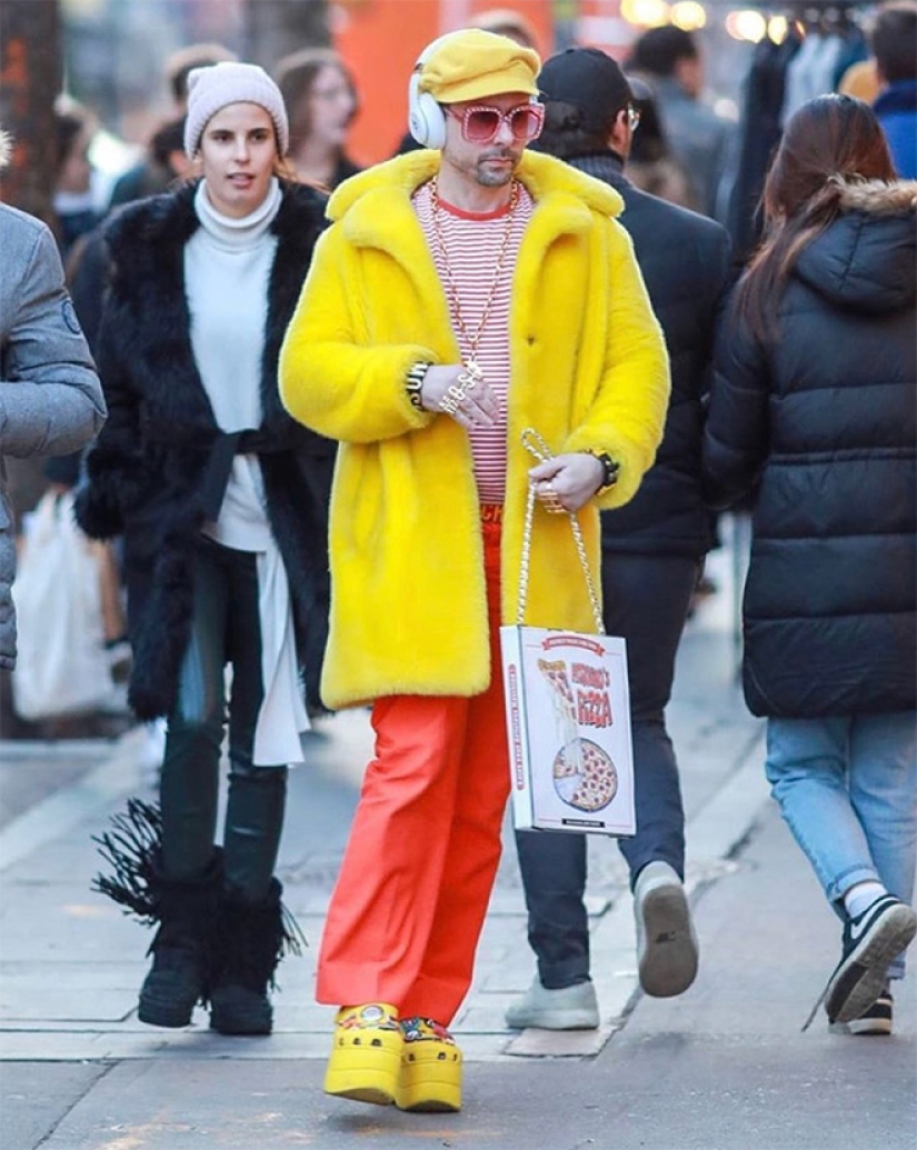 These designer crocs on the platform are disassembled for $ 850! These designer crocs on the platform are disassembled for $ 850!