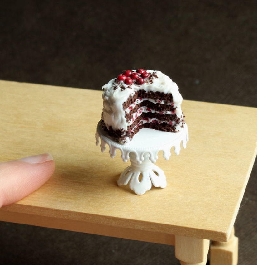 These mini clay sculptures look so much like real food that your mouth is watering