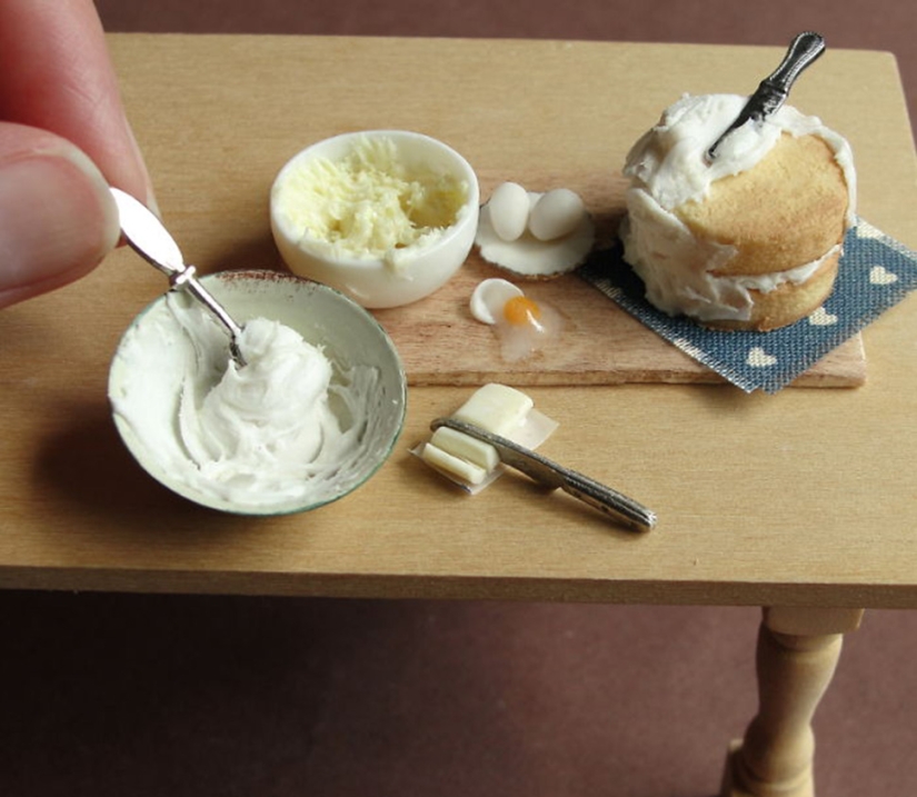 These mini clay sculptures look so much like real food that your mouth is watering