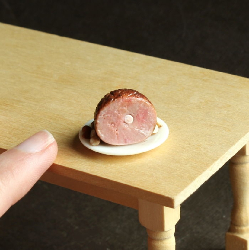 These mini clay sculptures look so much like real food that your mouth is watering