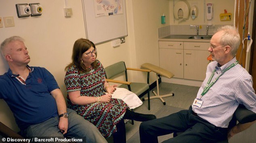 They can't smile, but they know how to love: a man and a woman with a rare facial anomaly decided to get married
