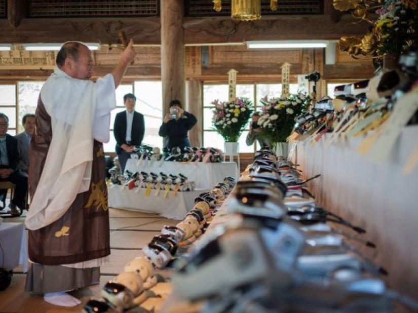 They have a soul: memorial services for robot dogs are held in Japanese temples