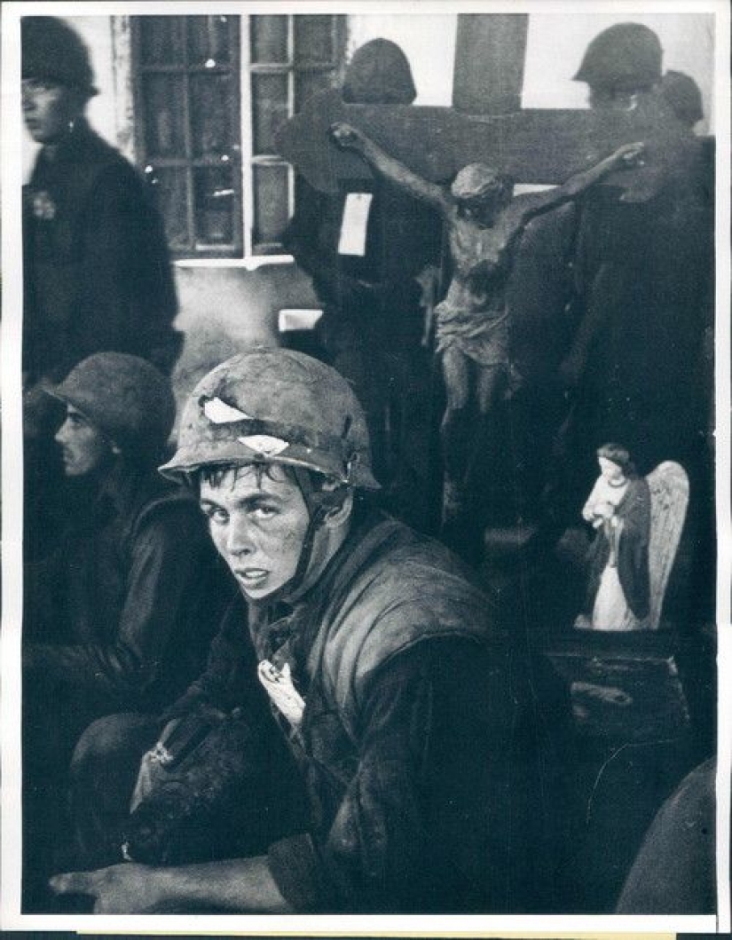 They look, but they don't see: the faces of soldiers who have gone through hell They look, but they don't see: the faces of soldiers who have gone through hell