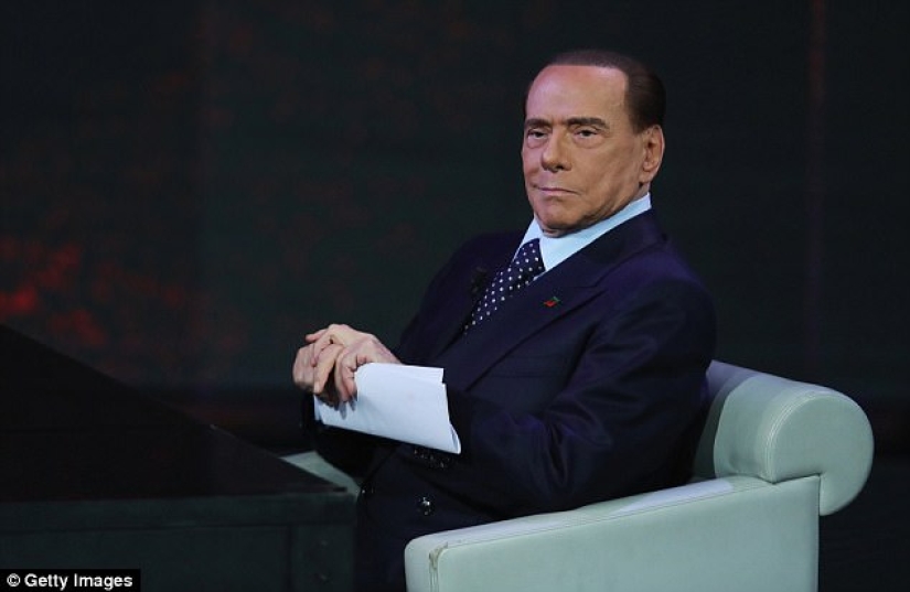 They put it more beautifully in the coffin: Silvio Berlusconi has become like a wax figure