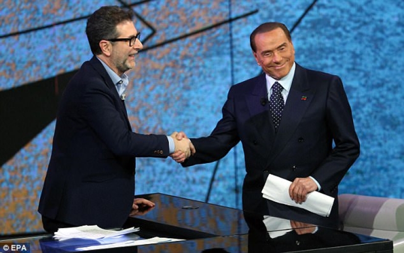 They put it more beautifully in the coffin: Silvio Berlusconi has become like a wax figure