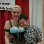 This guy won't send you to Mordor: Elijah Wood is a master of soulful selfies with fans