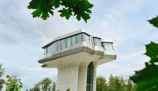 "This is a different level of enjoyment of life": the world's only residential building designed by Zaha Hadid near Moscow