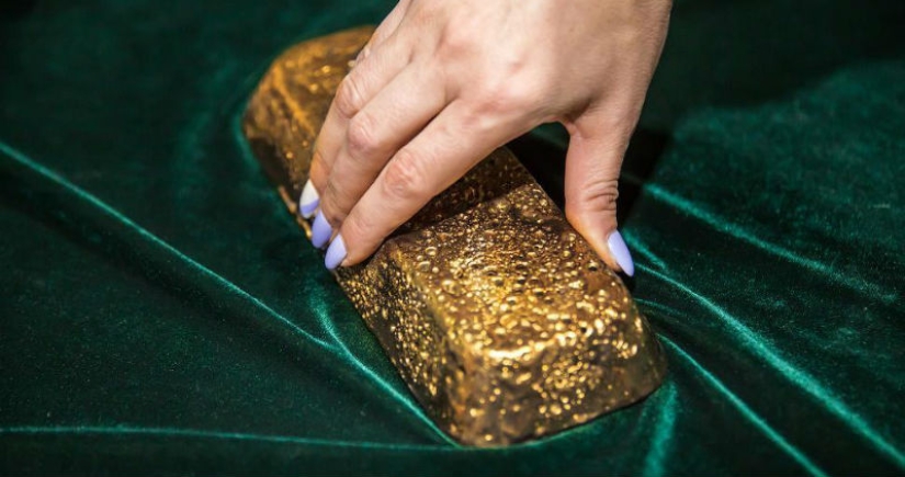 Through thorns to gold