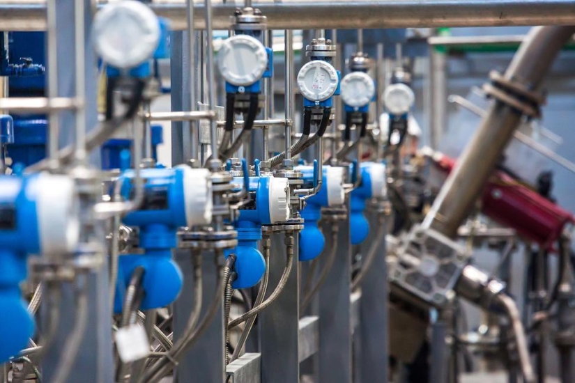 Through thorns to gold