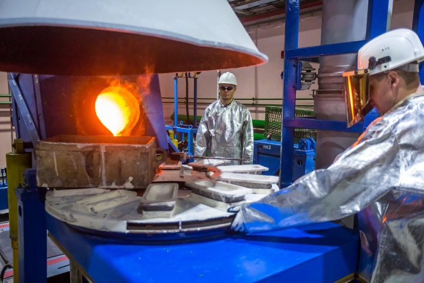 Through thorns to gold