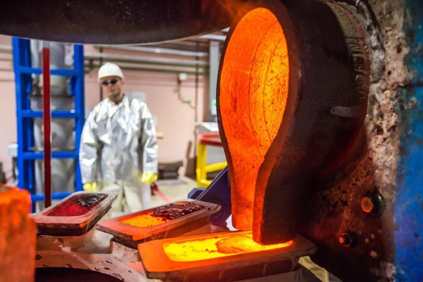 Through thorns to gold