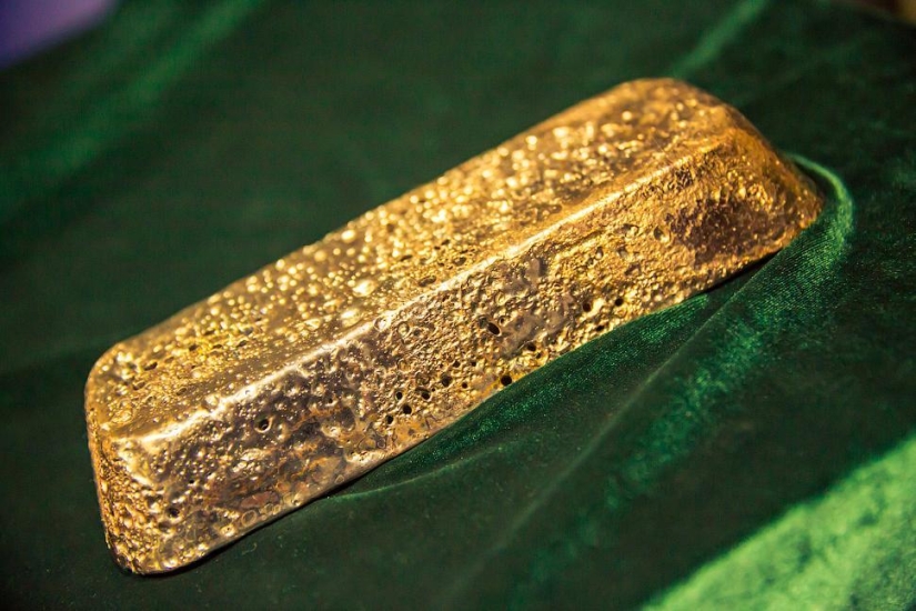 Through thorns to gold