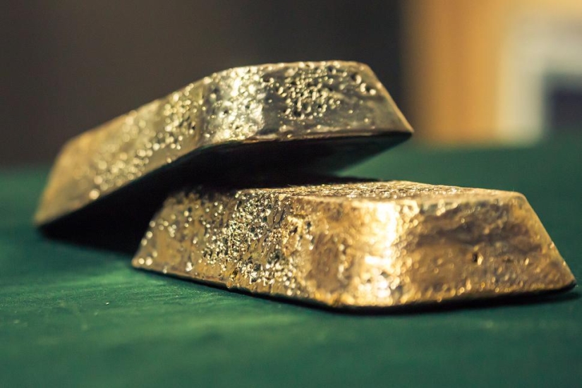 Through thorns to gold