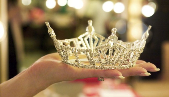 Through thorns to the stars: what girls go to for the sake of winning a beauty contest Through thorns to the stars: what girls go to for the sake of winning a beauty contest