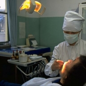 Time to pay back debts: mother demanded a million dollars in tuition compensation from her dentist son