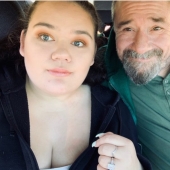 Todas las edades son sumisas al amor: chico de 19 años y su esposa de 72 años