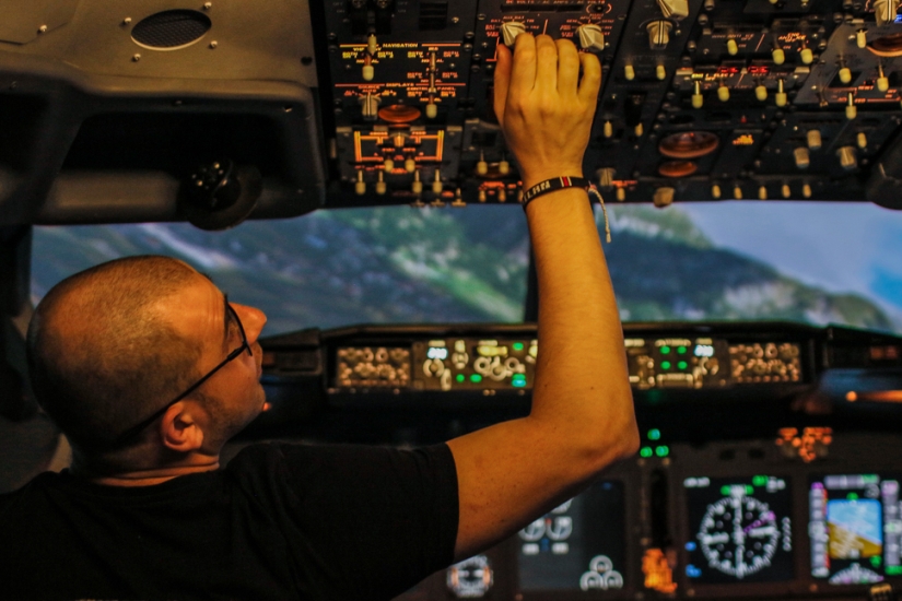 Todo está bien, estamos cayendo: a la gente común se le da el control de un avión de pasajeros Todo está bien, estamos cayendo: a la gente común se le da el control de un avión de pasajeros