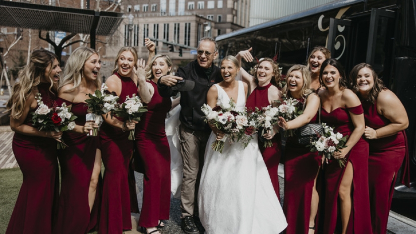 Tom Hanks contó por qué irrumpe en bodas sin invitaciones Tom Hanks contó por qué irrumpe en bodas sin invitaciones