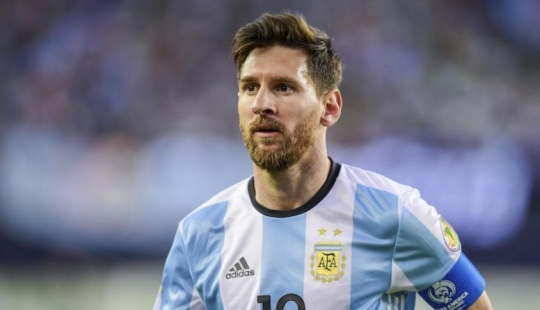 Top 15 Greatest Football Players of All Time