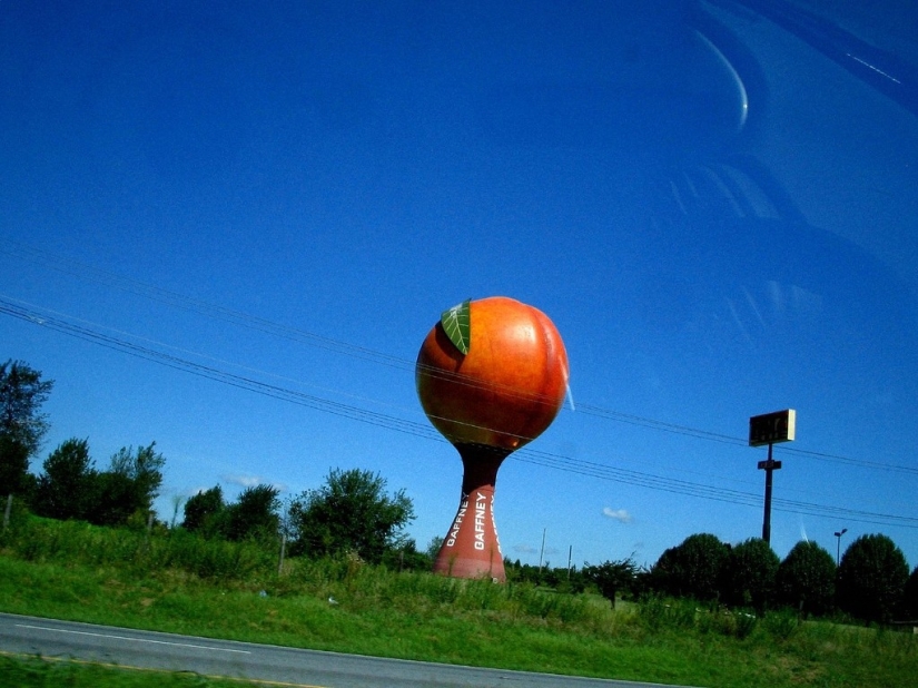 Top 20 Roadside Attractions in America