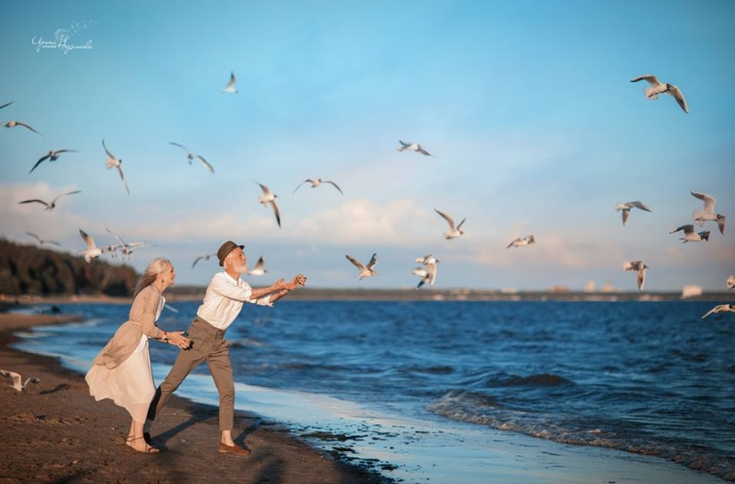 Touching photo shoot of an elderly couple from a Russian photographer