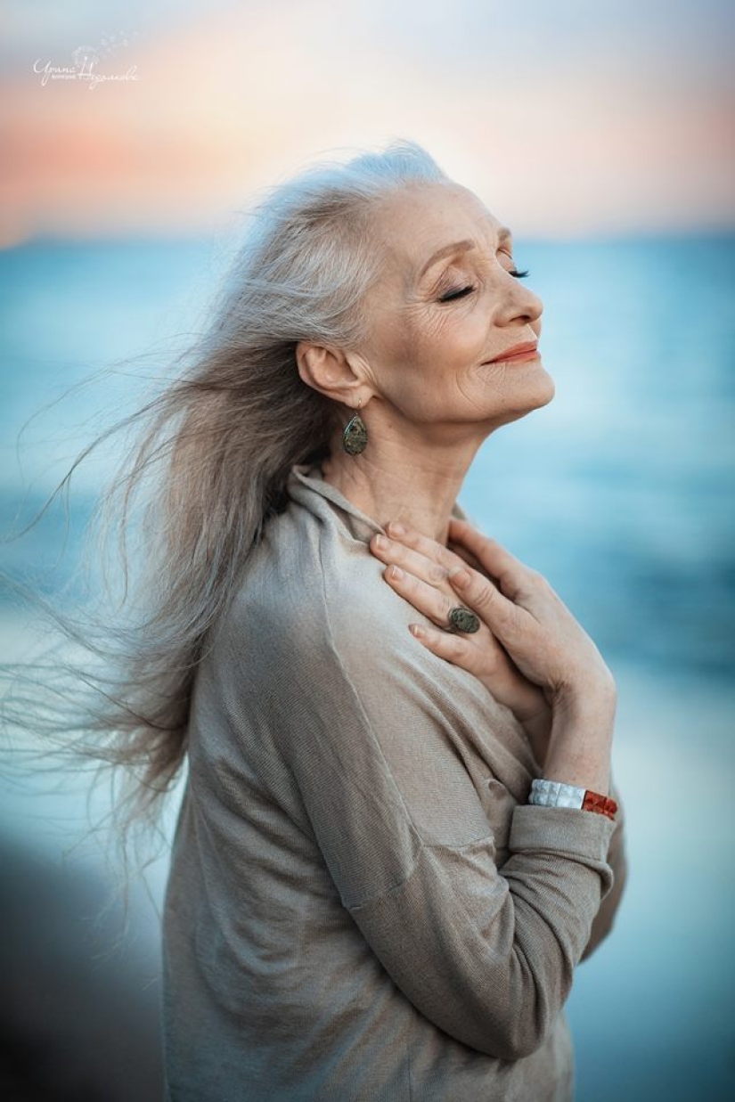 Touching photo shoot of an elderly couple from a Russian photographer