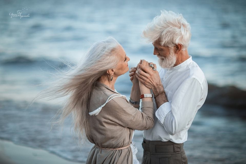 Touching photo shoot of an elderly couple from a Russian photographer
