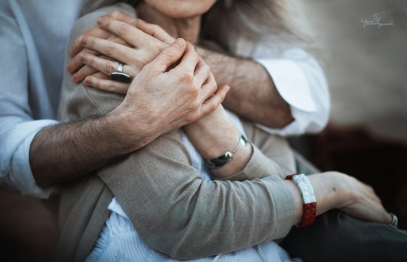 Touching photo shoot of an elderly couple from a Russian photographer