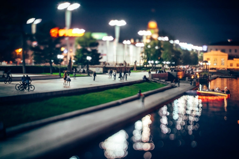 Toy Motherland: los paisajes urbanos de Rusia en la lente basculante