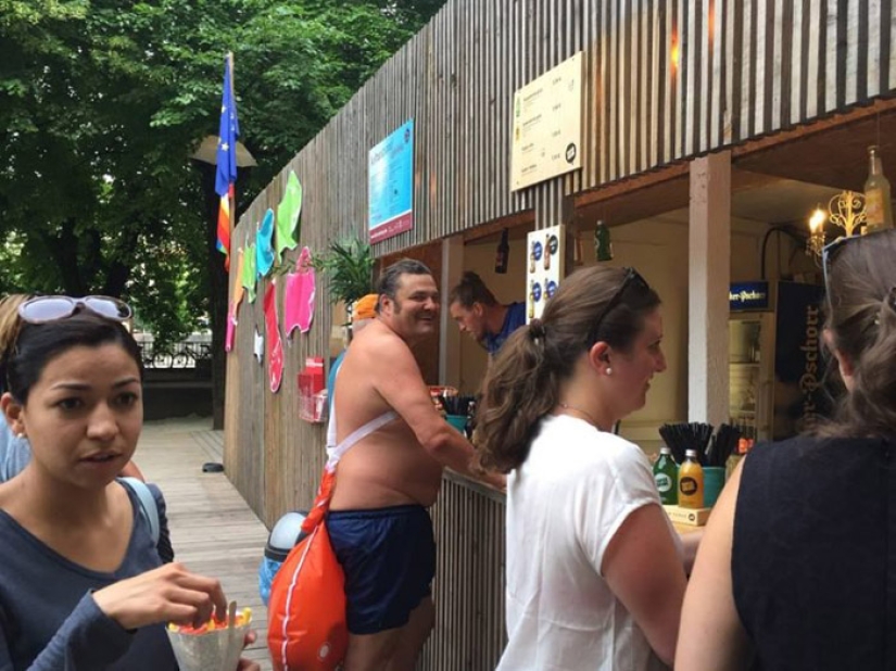 Traffic jams? What kind of traffic jams? A resident of Munich swims to work every morning