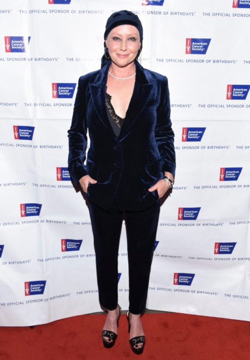 Tragedy behind the scenes: the unhappy life of the smiling actors of the TV series "Beverly Hills 90210"