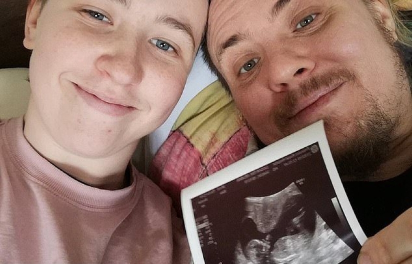 Transgender helped give birth to a transgender child from a transgender Transgender helped give birth to a transgender child from a transgender