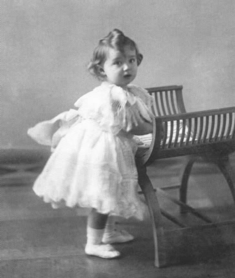 Transgender past centuries: the boys wore skirts to school