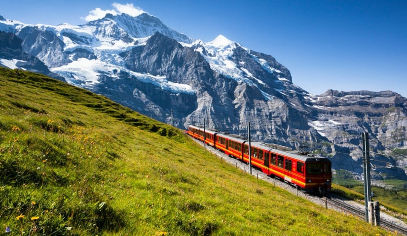 Travel bloggers who found mountains in Paris were mocked on Twitter Travel bloggers who found mountains in Paris were mocked on Twitter