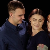 Trío amor: la pareja se enamoró de una chica y creó una familia sueca