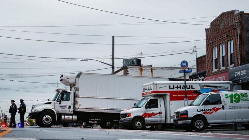 Trucks with dozens of corpses have been found in New York, some of them have already begun to decompose Trucks with dozens of corpses have been found in New York, some of them have already begun to decompose