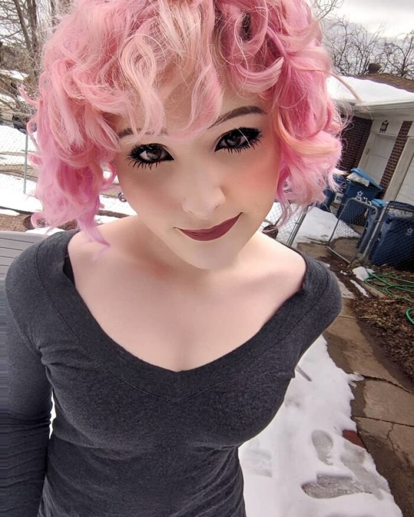 Turning from a guy into a girl: Taylor Raves has been documenting her transgender transition for 2 years Turning from a guy into a girl: Taylor Raves has been documenting her transgender transition for 2 years