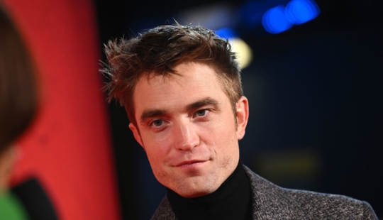 'Twilight' star Robert Pattinson makes first red carpet appearance with his girlfriend 'Twilight' star Robert Pattinson makes first red carpet appearance with his girlfriend