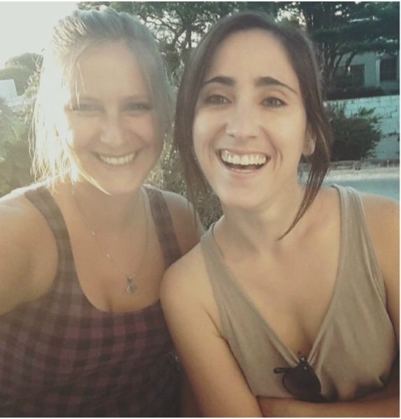 Two lesbians were beaten and robbed on the bus for not wanting to kiss