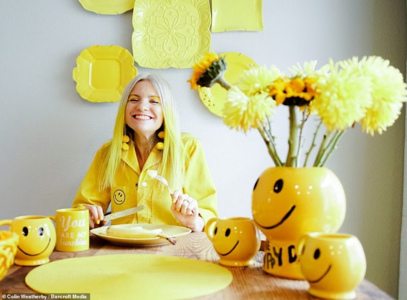 Two loneliness met: The Queen of Pink and Miss Sunny became best friends