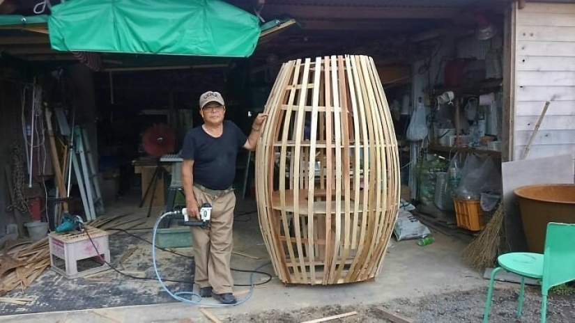 Un abuelo y una abuela de Japón construyeron una parada en forma de Totoro para su nieta Un abuelo y una abuela de Japón construyeron una parada en forma de Totoro para su nieta