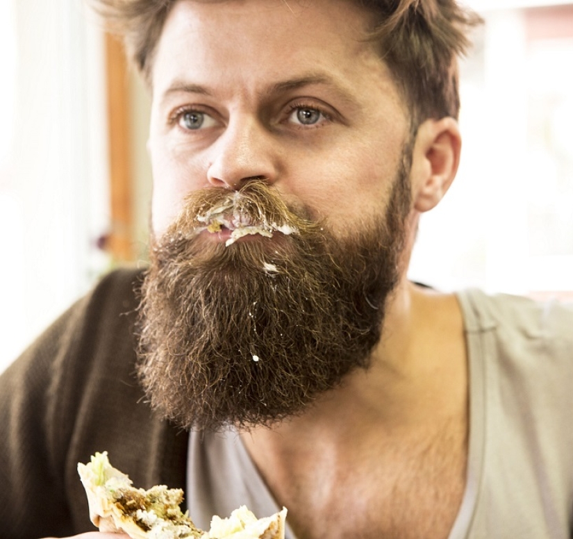 Un accesorio milagroso para un bigote hipster