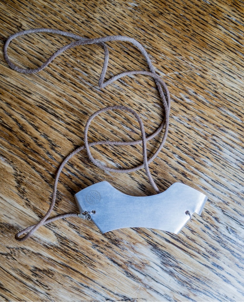 Un accesorio milagroso para un bigote hipster