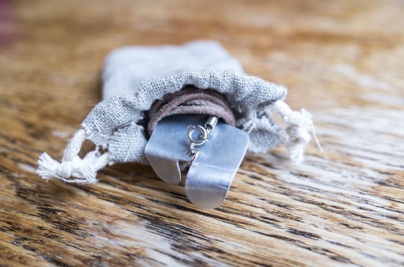 Un accesorio milagroso para un bigote hipster