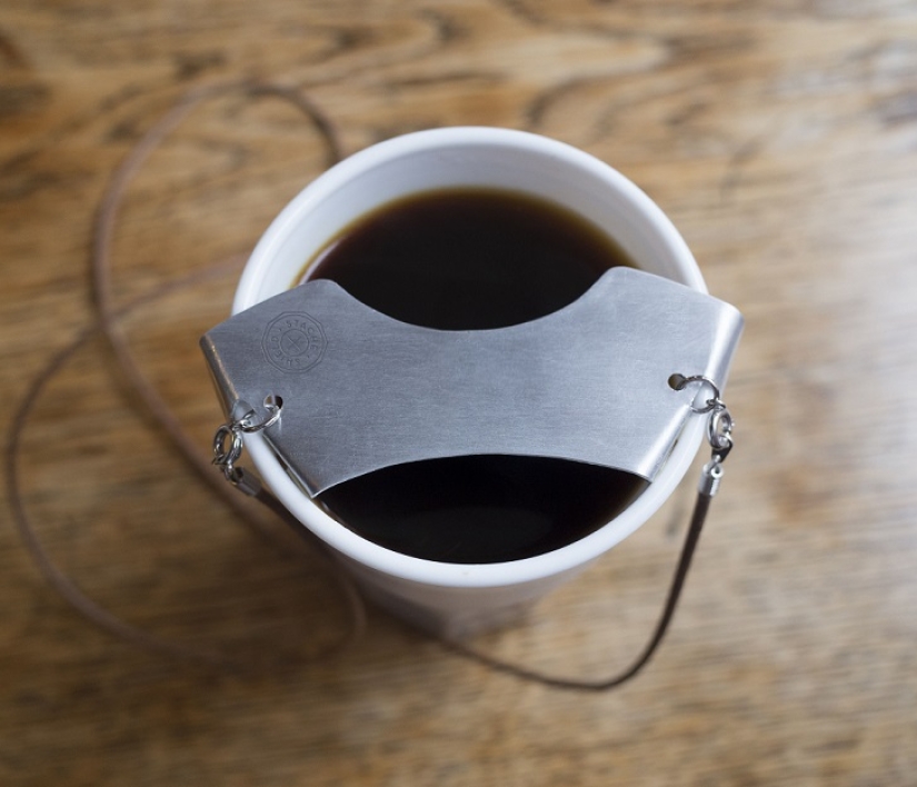 Un accesorio milagroso para un bigote hipster