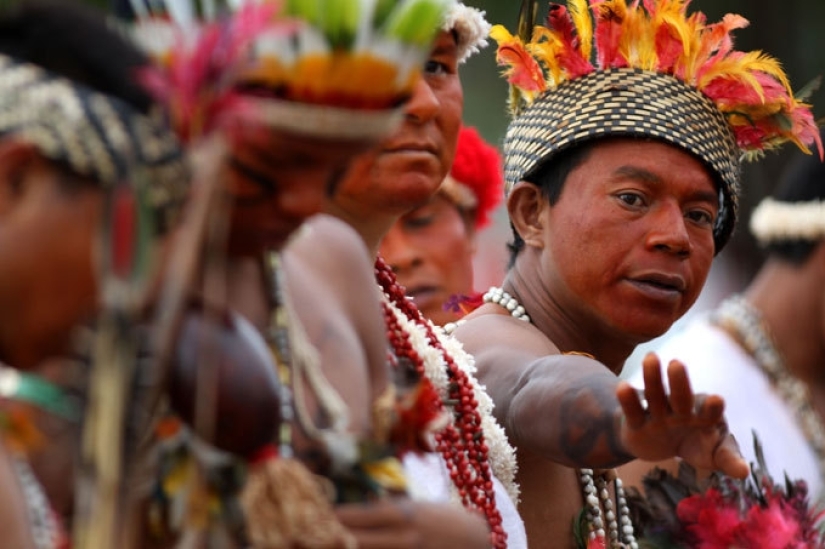 Un amigo entre extraños: el fotógrafo se hizo amigo de una tribu casi intacta por la civilización