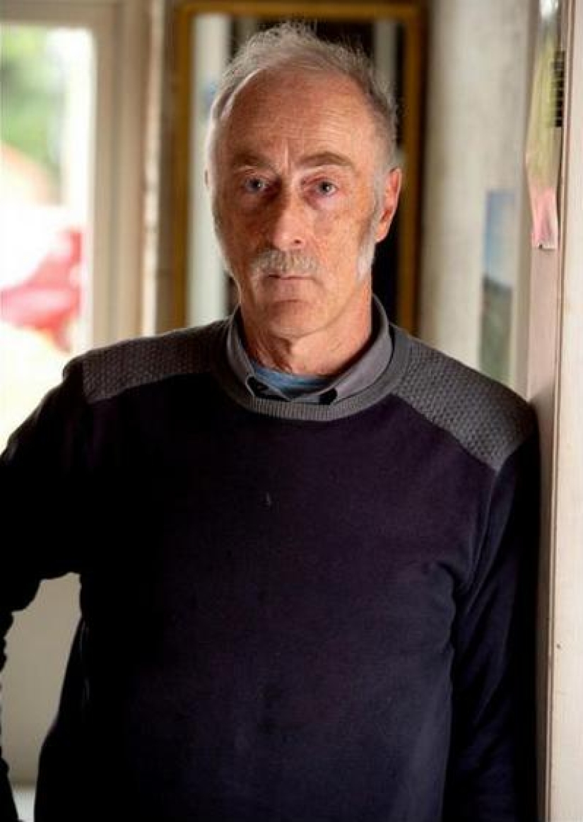 Un anciano británico buscaba tan persistentemente el amor escolar que lo llevaron a juicio