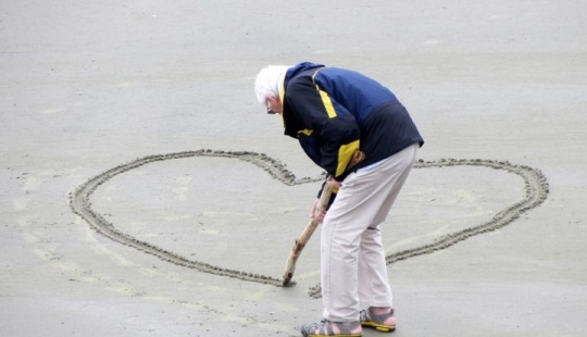Un anciano británico buscaba tan persistentemente el amor escolar que lo llevaron a juicio